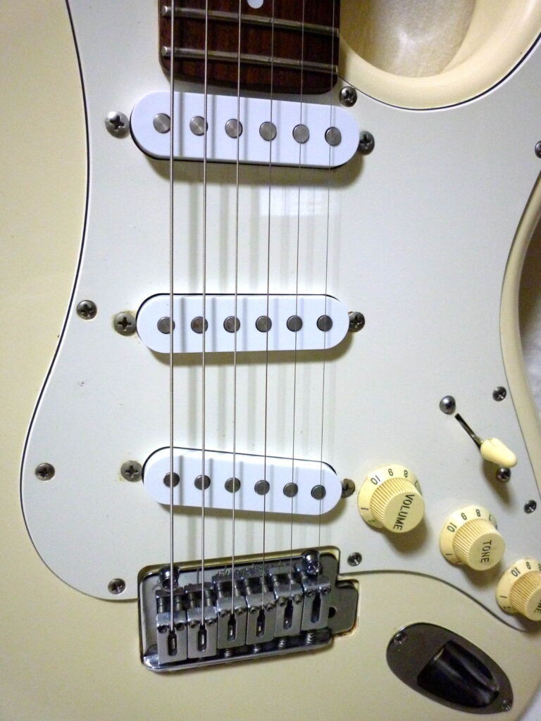 Fender Japan STM550 ミディアムスケール ストラトキャスター - ギター